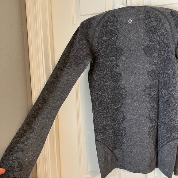 Lululemon Swiftly Tech Long Sleeved Crew in Heathered Black Lace - size 6 - Gray - Picture 7 of 11